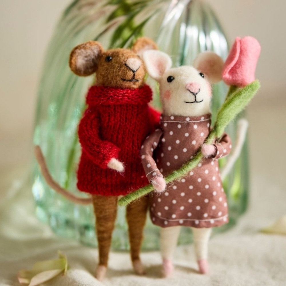 Anthropologie Mice Date Night Valentine’s edition

🔥Price firm no offers🔥 - Picture 8 of 8